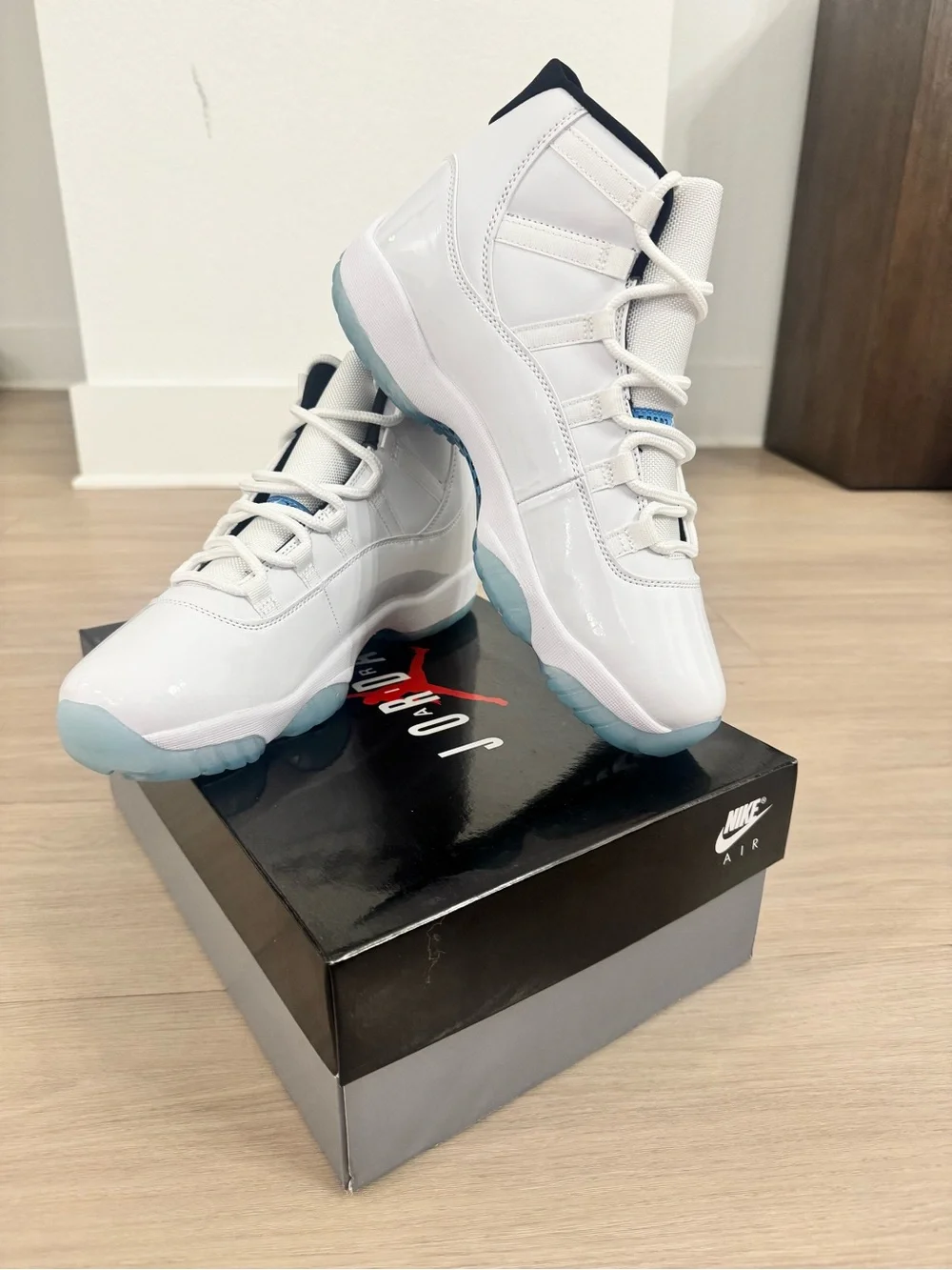 Jordan 11 Legend Blue
